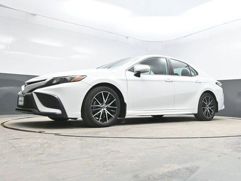 Used 2022 Toyota Camry SE image 28