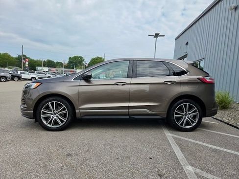 Used 2019 Ford Edge Titanium w/ Equipment Group 301A AWD/4WD image 4