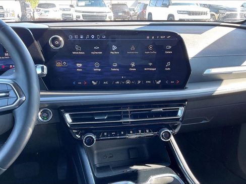 Used 2025 Chevrolet Traverse LT AWD/4WD image 6