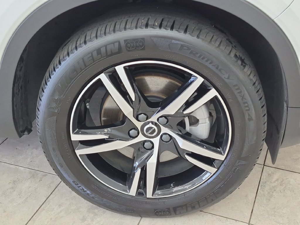 Used 2025 Volvo XC40 B5 Core AWD/4WD image 12