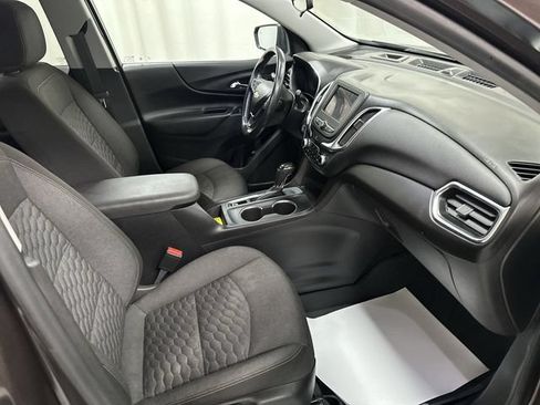 Used 2020 Chevrolet Equinox LT w/ Driver Convenience Package FWD image 18