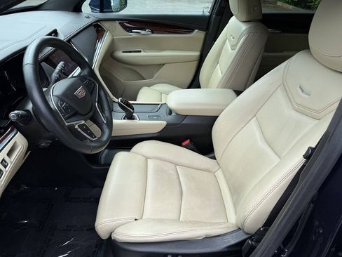 Used 2017 Cadillac XT5 Luxury w/ Driver Awareness Package FWD image 15
