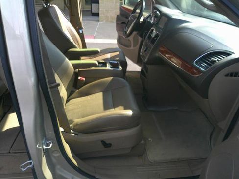 Used 2012 Chrysler Town & Country Touring-L w/ Entertainment Group #2 image 6