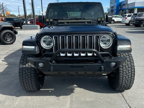 Used 2018 Jeep Wrangler Unlimited Sahara image 3