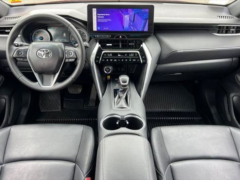 Certified 2023 Toyota Venza XLE AWD/4WD image 3