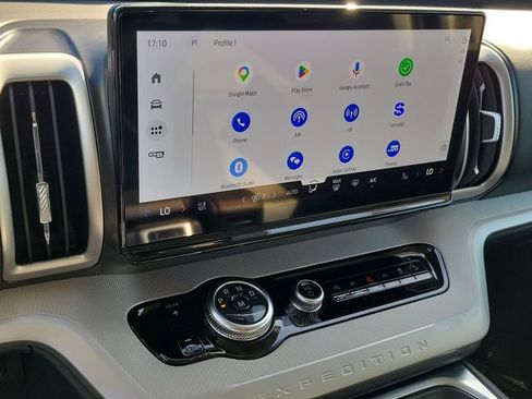 Certified 2025 Ford Expedition Active AWD/4WD image 8