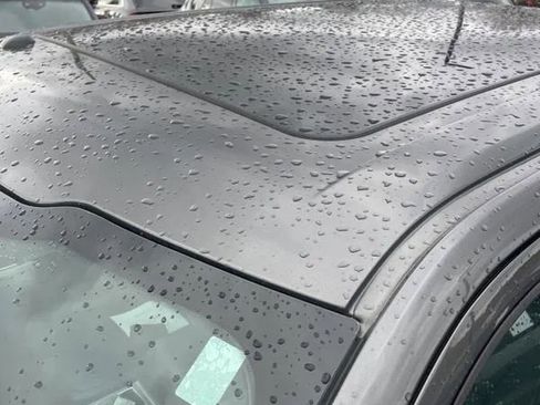 Used 2015 Ford F150 Lariat w/ Equipment Group 502A Luxury image 6