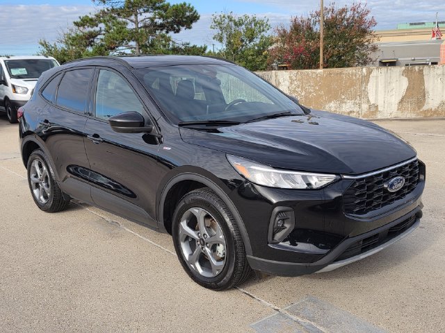 Used 2025 Ford Escape ST-Line Select AWD/4WD image 3