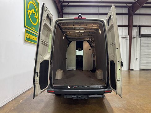Used 2022 Mercedes-Benz Sprinter 2500 image 5