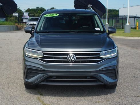Used 2024 Volkswagen Tiguan SE FWD image 25
