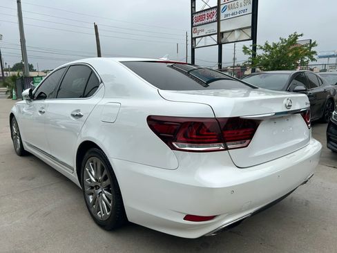 Used 2013 Lexus LS 460 w/ Comfort Pkg RWD image 3