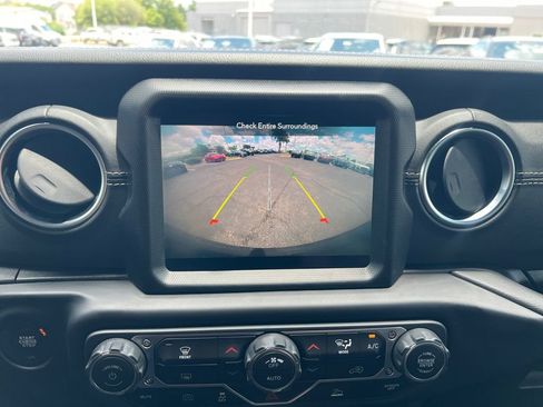 Used 2023 Jeep Wrangler Unlimited Sahara AWD/4WD image 9
