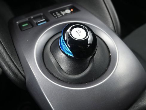 Used 2022 Nissan Leaf S image 22