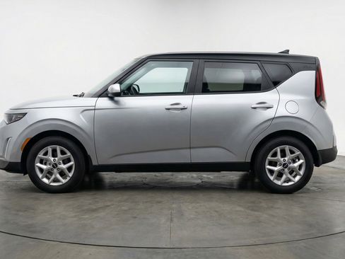 Used 2025 Kia Soul LX w/ LX Technology Package FWD image 5
