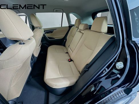 Used 2022 Toyota RAV4 LE image 29