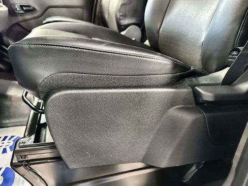 New 2026 Ford Transit 250 148 Medium Roof w/ Load Area Protection Package image 13