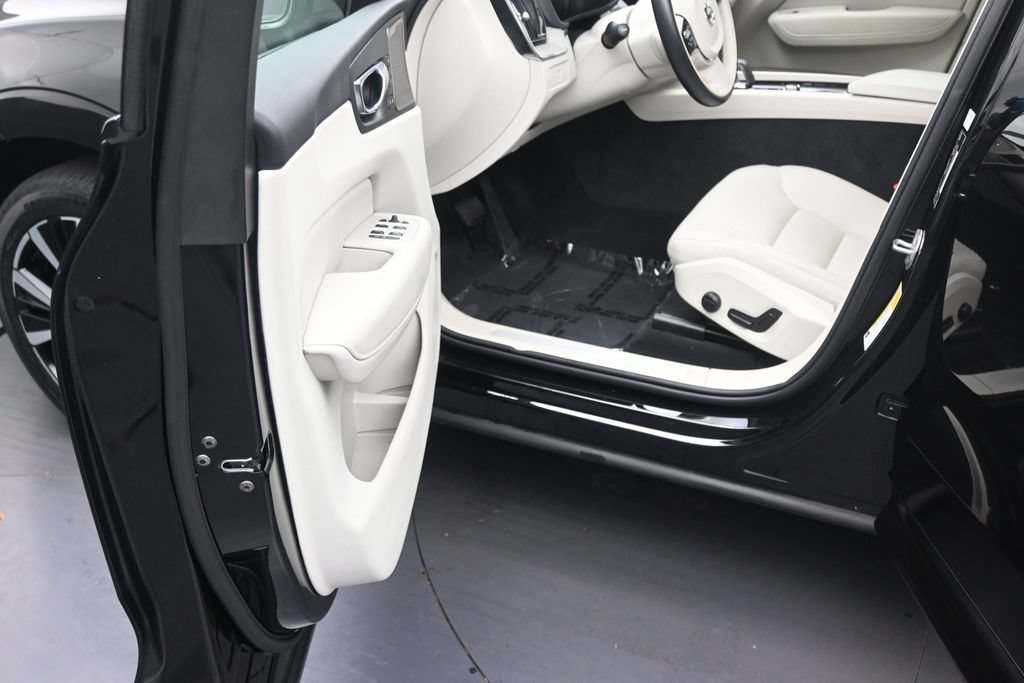 Certified 2024 Volvo XC60 B5 Plus w/ Protection Package Premier AWD/4WD image 11