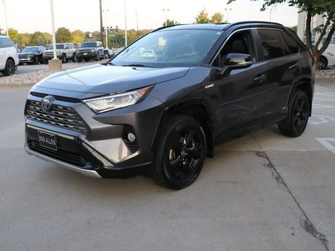 Used 2020 Toyota RAV4 XSE w/ XSE Grade Weather Package AWD/4WD image 3