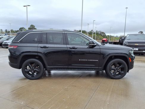 Used 2022 Jeep Grand Cherokee Limited w/ Luxury Tech Group II image 5