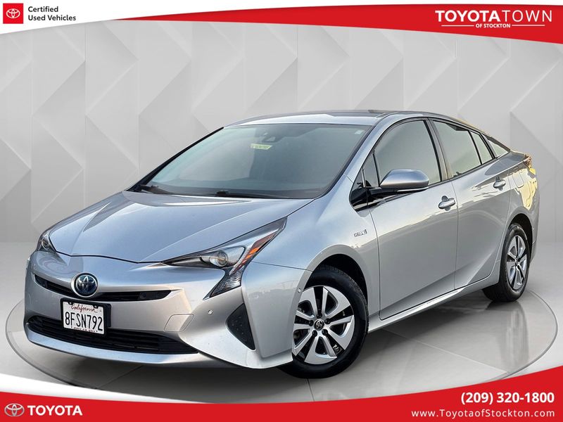 Certified 2018 Toyota Prius Three image 1