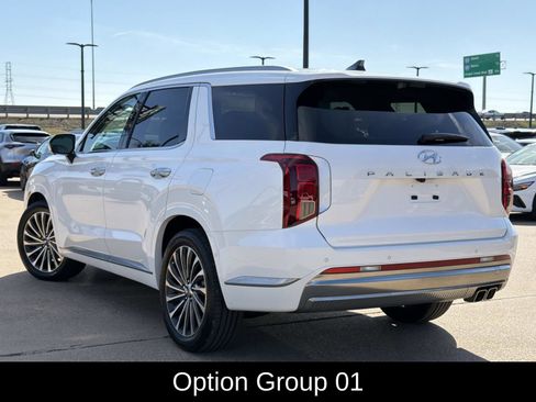 Used 2025 Hyundai Palisade Calligraphy FWD image 3