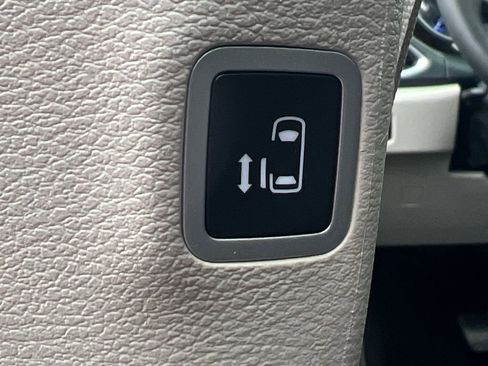 Used 2023 Chrysler Pacifica Limited image 38