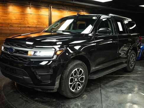 Used 2024 Ford Expedition XLT image 2