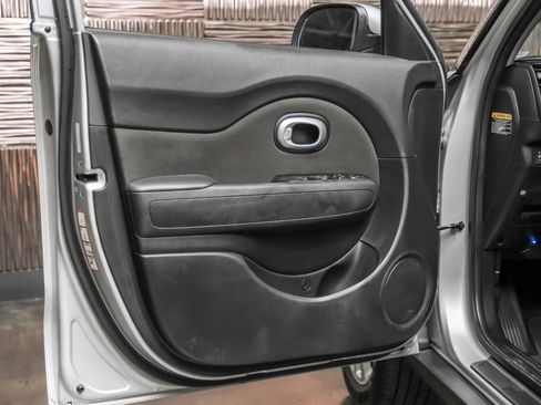 Used 2019 Kia Soul + FWD image 38