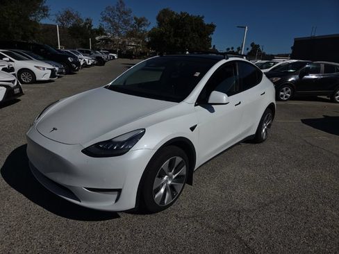 Used 2021 Tesla Model Y Long Range AWD/4WD image 1