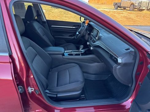 Used 2023 Nissan Altima 2.5 SV image 11