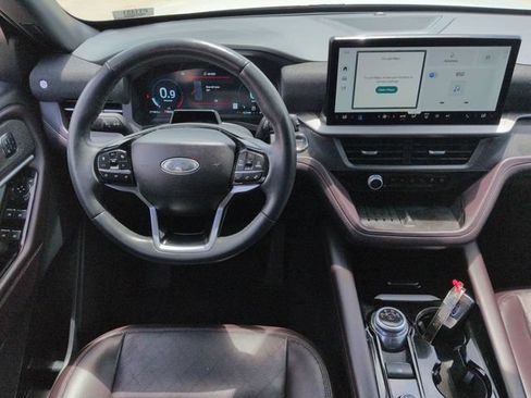 Used 2025 Ford Explorer Platinum RWD image 19