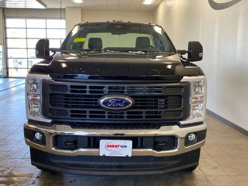 New 2026 Ford F250 XL w/ XL Chrome Package image 3