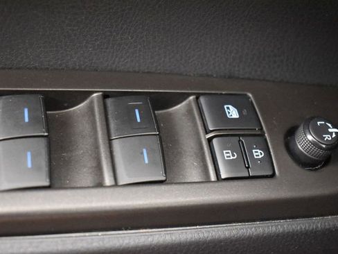 Used 2021 Toyota Camry SE FWD image 29