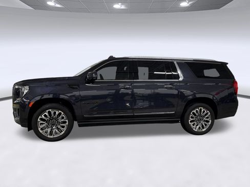 Used 2023 GMC Yukon XL Denali Ultimate AWD/4WD image 2