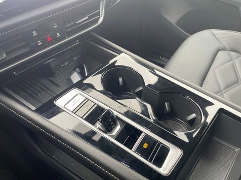 Used 2025 Volkswagen Atlas Cross Sport SE image 41