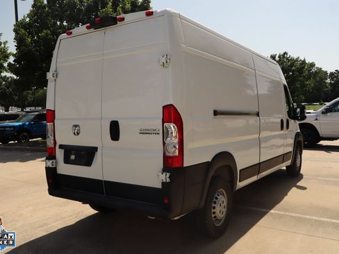 Used 2024 RAM ProMaster 2500 w/ Convenience Group FWD image 3