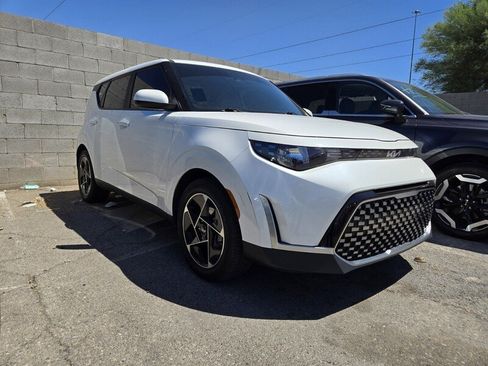 Certified 2023 Kia Soul EX FWD image 2