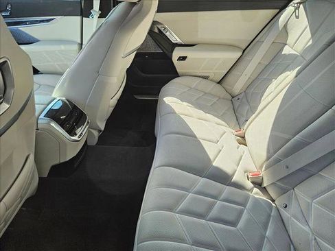 Used 2023 BMW 760i xDrive w/ Executive Package image 12