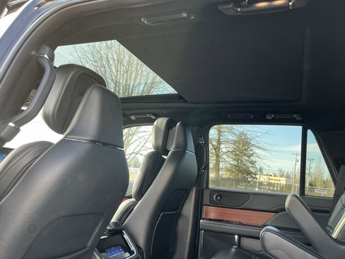 Used 2024 Lincoln Navigator Reserve image 15