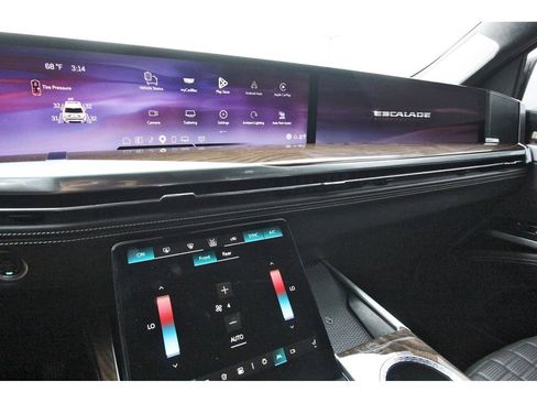 Used 2025 Cadillac Escalade Sport Platinum w/ LPO, ONYX Package AWD/4WD image 21