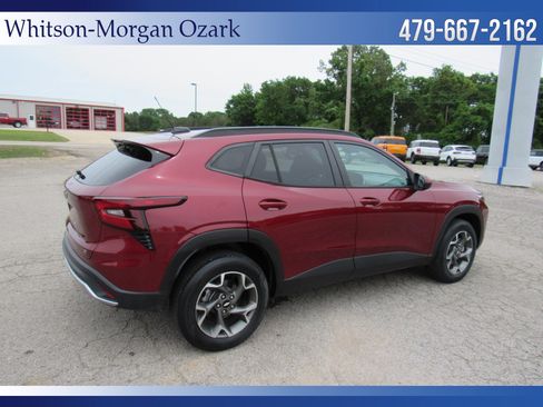 Used 2024 Chevrolet Trax LT w/ Driver Confidence Package FWD image 14