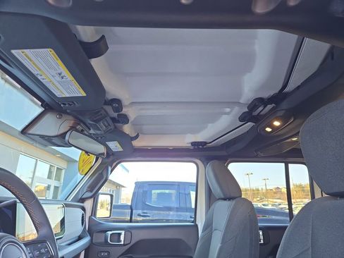 Used 2024 Jeep Wrangler Sport S image 25