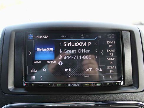 Used 2017 Dodge Grand Caravan SXT image 18