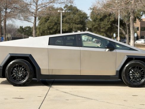 Used 2025 Tesla Cybertruck AWD Crew Cab image 11