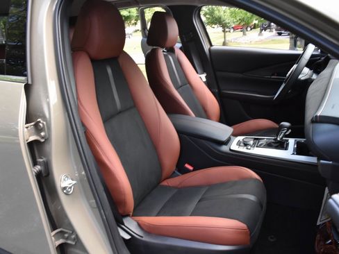 New 2025 MAZDA CX-30 Carbon image 24