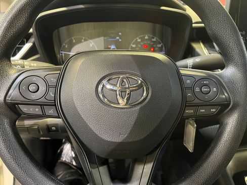 Used 2025 Toyota Corolla LE image 27