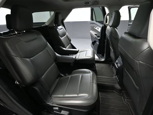 Used 2025 Ford Explorer Active w/ Active Comfort Package AWD/4WD image 47