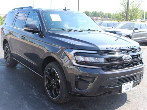 Used 2023 Ford Expedition Limited AWD/4WD image 8
