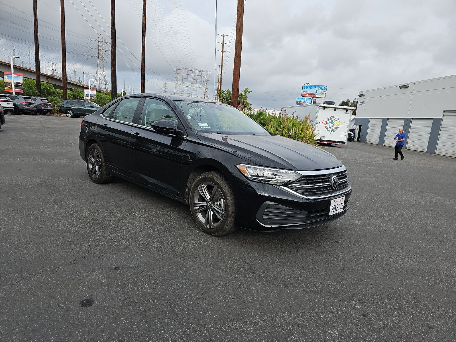 Used 2023 Volkswagen Jetta SE FWD image 3