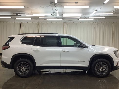 Used 2025 GMC Acadia Elevation FWD image 5